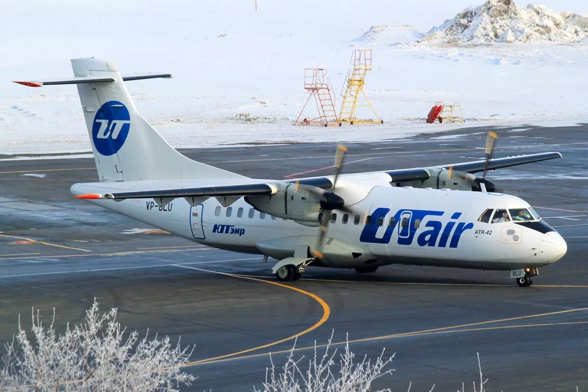 Атр 42. ATR 42-500 самолет. ATR 42-300. АТР 42 ЮТЭЙР. ATR 42 300 самолет.