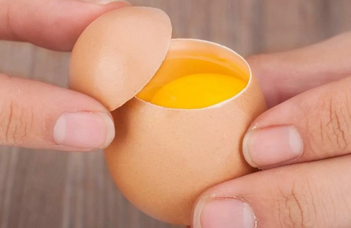 Приспособление для взбалтывания яиц в скорлупе. Открывашка для яиц. Яйцо без скорлупы. Открывалку для скорлупы.