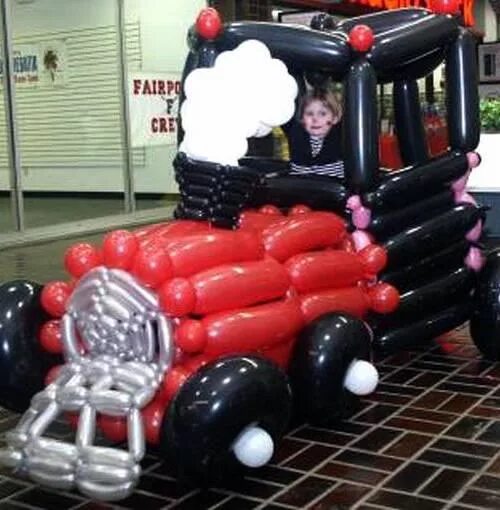 Машина из шаров. Автомобиль из шаров. Машинка из шаров. Машина из воздушных шаров. Поезд из шаров.