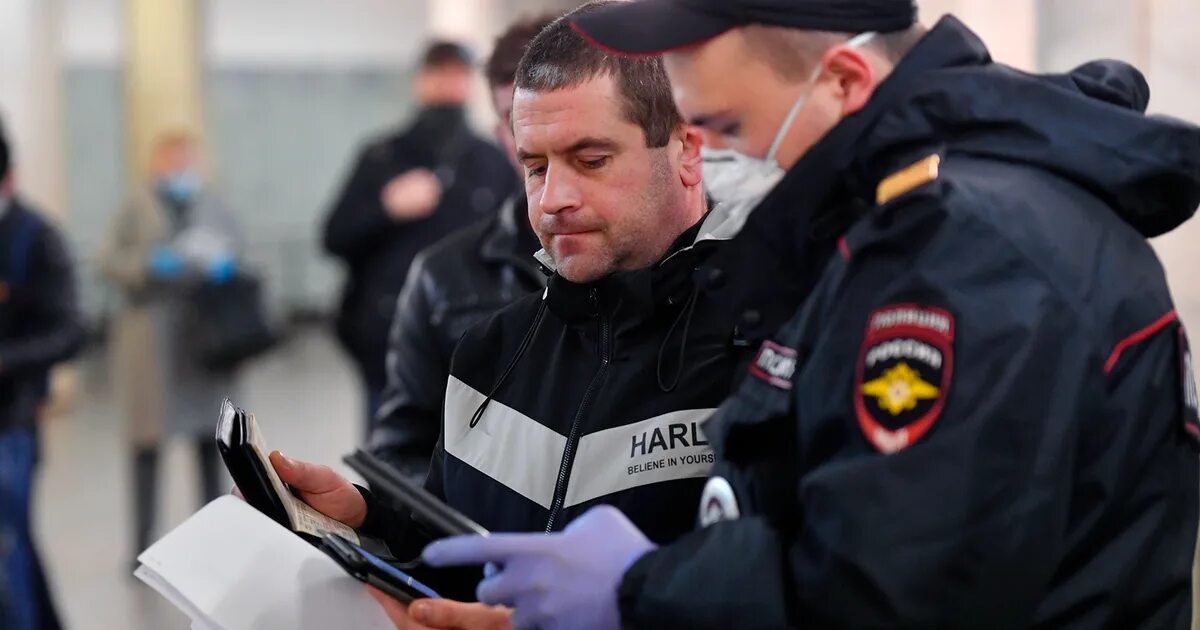 Милицейские рейды. Проверка документов у женщин. Цифровая полиция. Пресечение правонарушений. Проверка документов московская область.