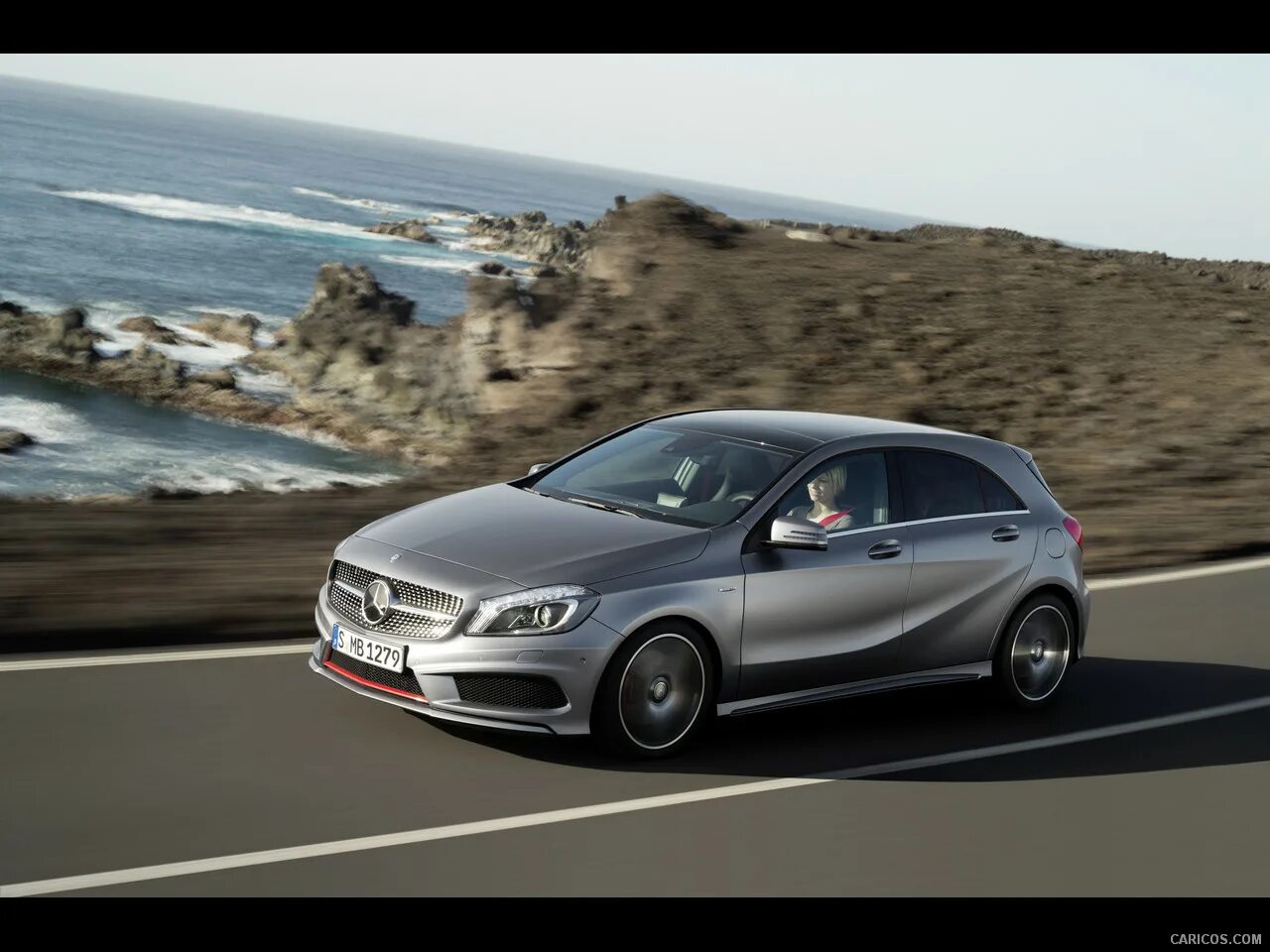 Mercedes benz w176. Mercedes-benz a-class 2013. Видео мерседес а. Mercedes a-class 250 2015. Мерседес хэтчбек 2010.