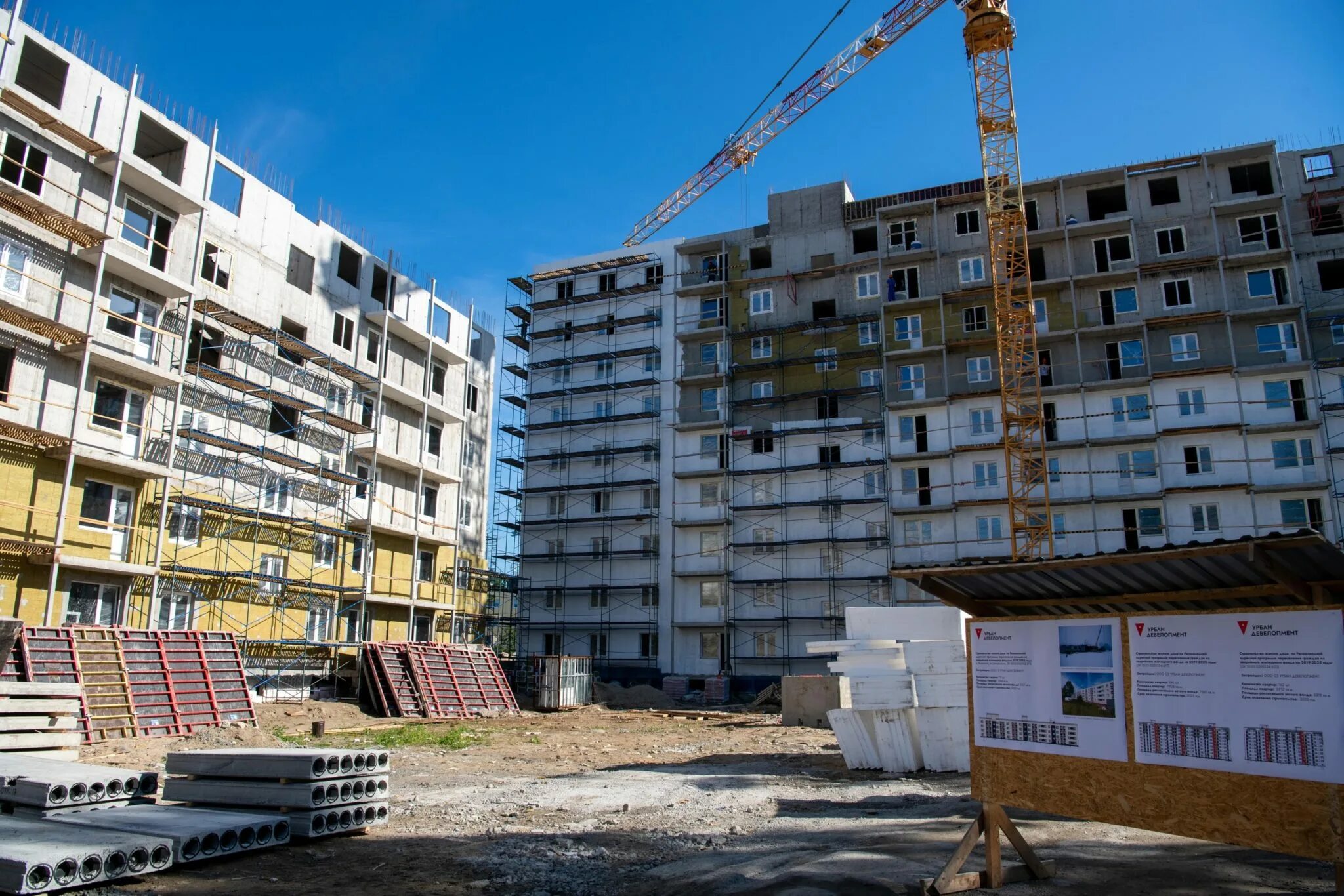 Дома на Боровой для переселенцев Петрозаводск. Стройка многоэтажного дома. Стройка фото. Строительство многоэтажных домов.