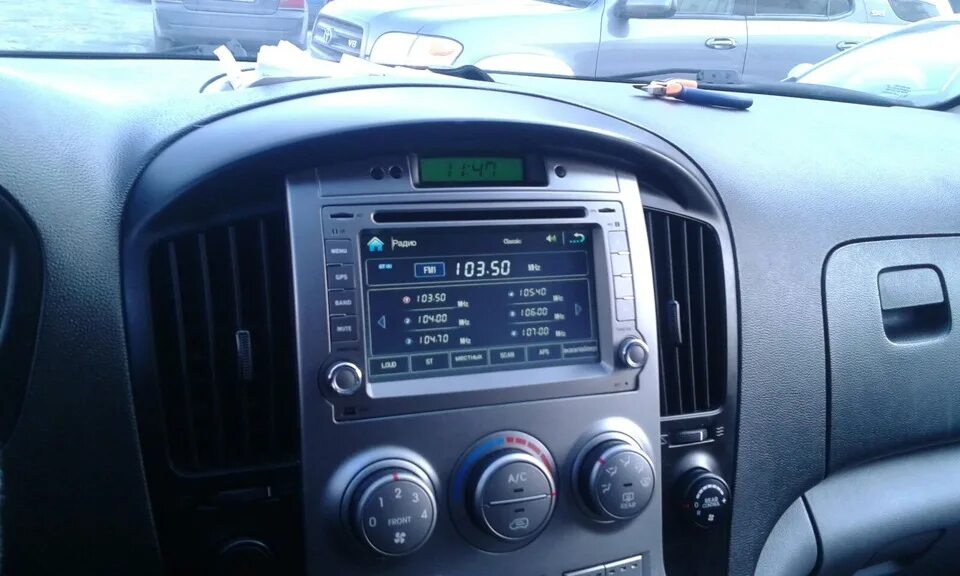 Штатная магнитола хендай элантра 2007. Магнитола hyundai solaris 1. Магнитолы в грант старекс 2010. Рамка для магнитолы хендай солярис 2011. 2 din хендай.