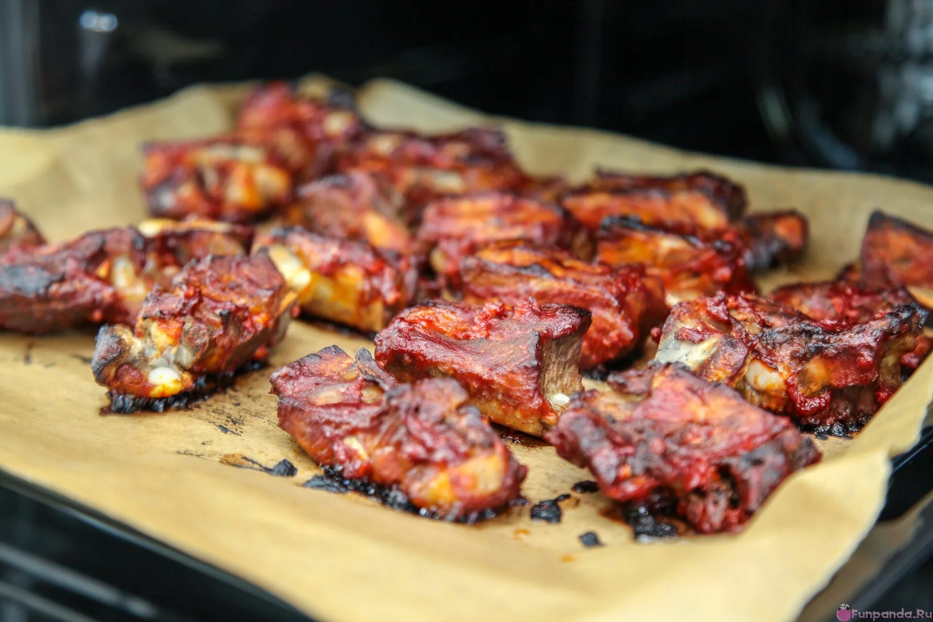 Свиные рёбрышки в остром соусе. Ребра жареные. Копченые свиные ребрышки. Шашлык свинина антрекот. Куриные ребра.