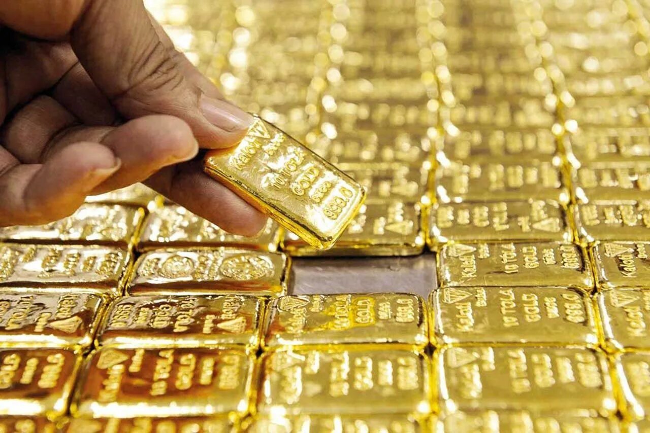 Деньги слитки золота. Золото. Слиток золота. Слиток золотой. Золото много золота.