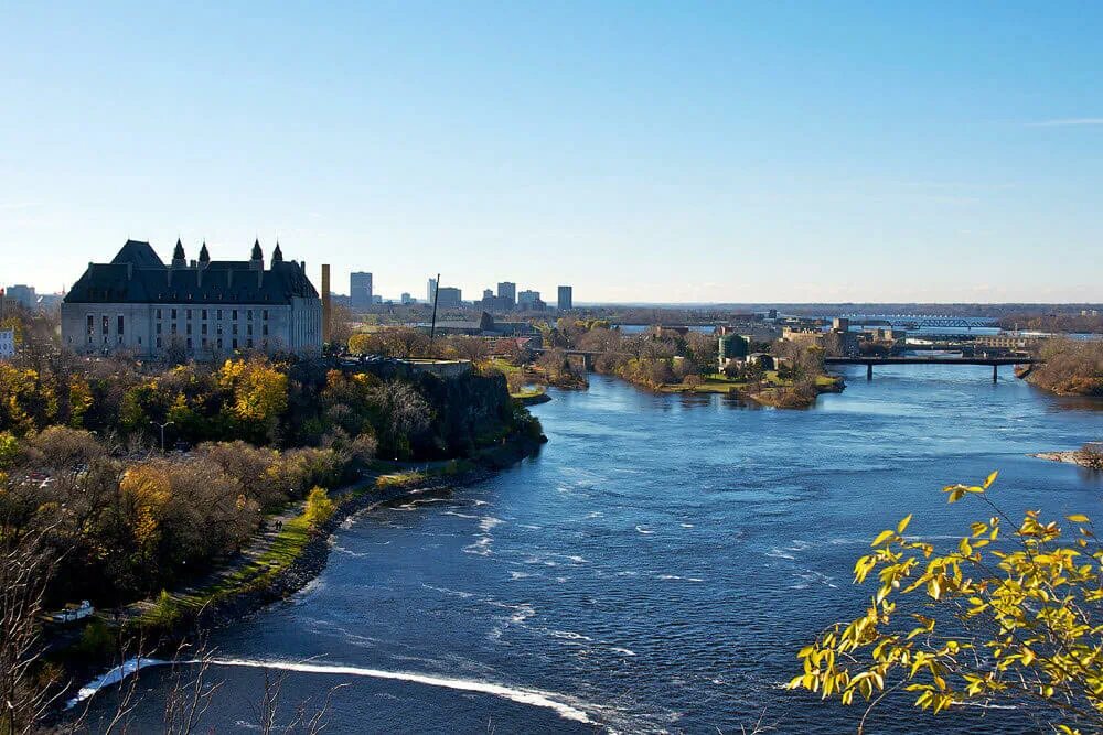 Какие крупные реки в канаде. Канада Оттава. Река Оттава. Оттава и река Оттава. Река Северн Канада.