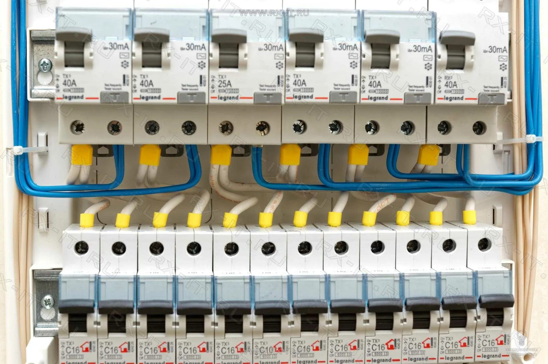 дифавтомат электрощит. автомат для щитка электрического адв. распределительный щит в квартире. автомат электрика для квартиры. расключение электрического щитка.