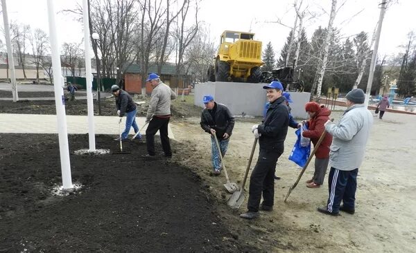 Жители Нижнедевицка. Глава поселения с. Нижнедевицк. Уборщица в село Нижнедевицк. Село Нижнедевицк администрация сельского поселения.