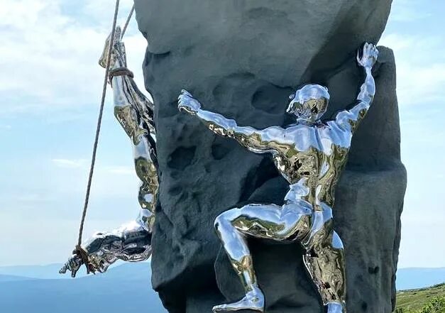 перевал дятлова памятник. перевал дятлова памятник. памятник дятловцам на перевале. памятник дятловцам на перевале 2021. памятник дятловым.