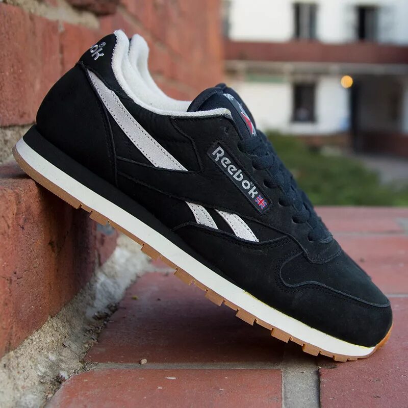 Замшевые кроссовки рибок. Reebok Classic Black замша. Reebok Classic London. Reebok кроссовки мужские черные 2022. Кроссовки рибок китайские 520.