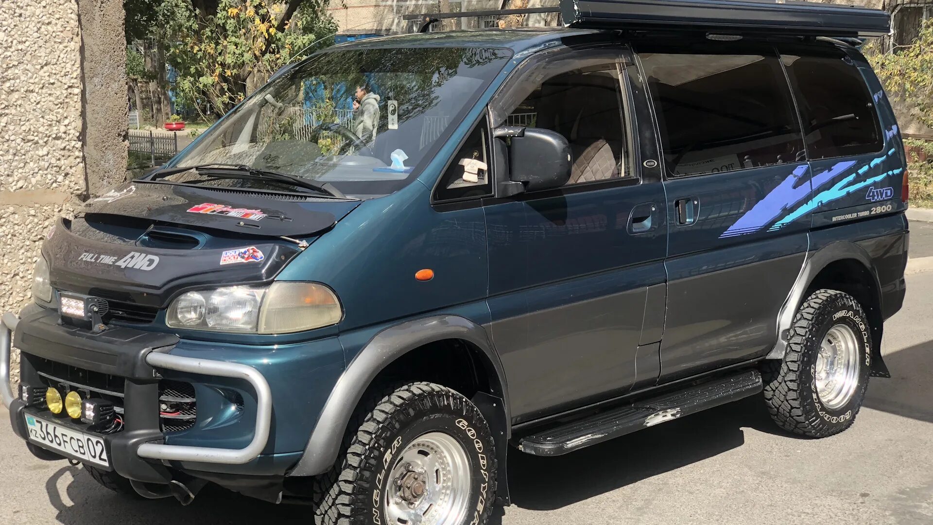 Delica l400. Делика l400. Mitsubishi Delica l400. Митсубиси Делика 4. Делика л400 long.