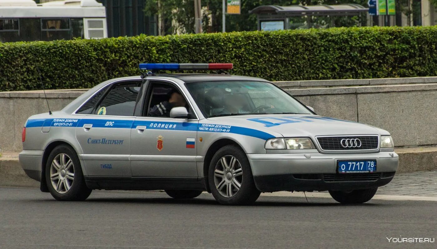 Сколько полицейских машин. Audi a8 Police. Audi a6 Police. Ауди 80 полиция. Volvo s80 Police.