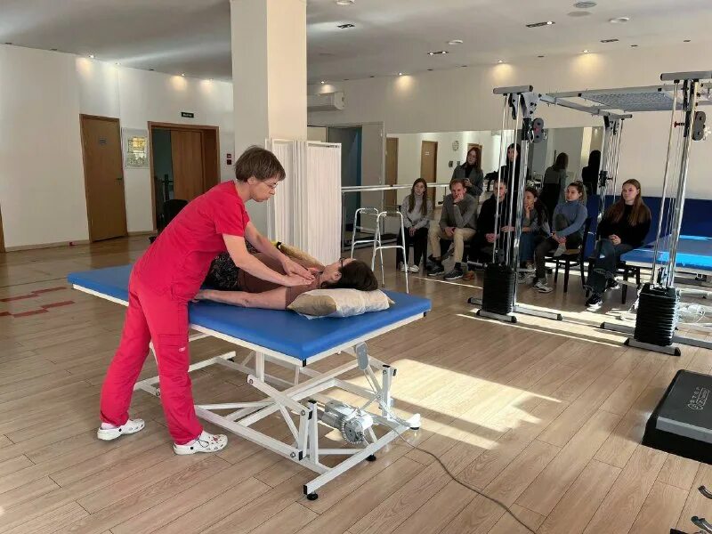 Адаптивная физическая культура университет. Адаптивная физическая культура и спорт для инвалидов. Физкультура для инвалидов. Инклюзивные спортивные игры. Адаптивная физическая культура университет.