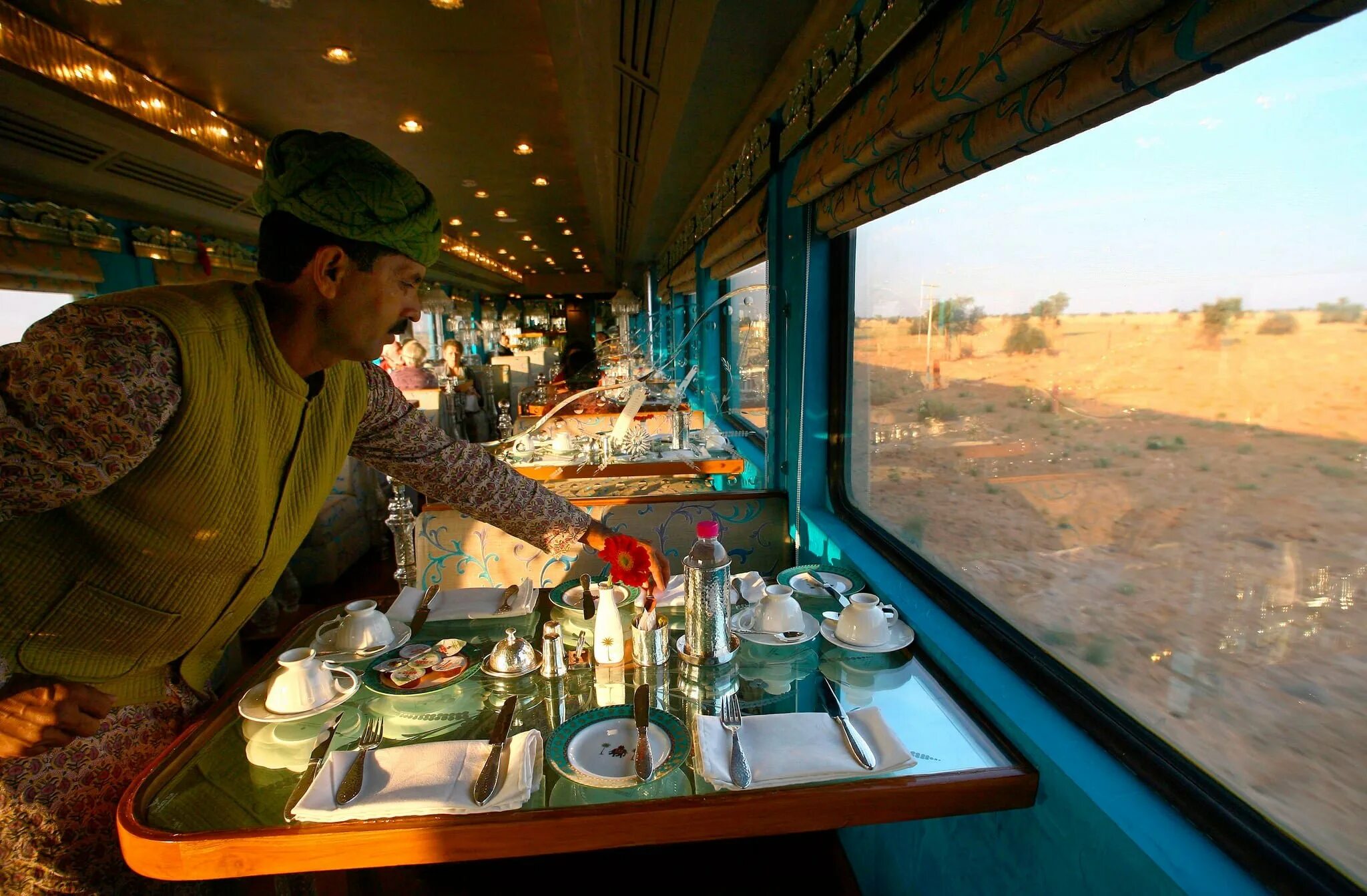 Royal Rajasthan on Wheels поезд. Интересные поезда. Необычные поезда. Самый крутой поезд.