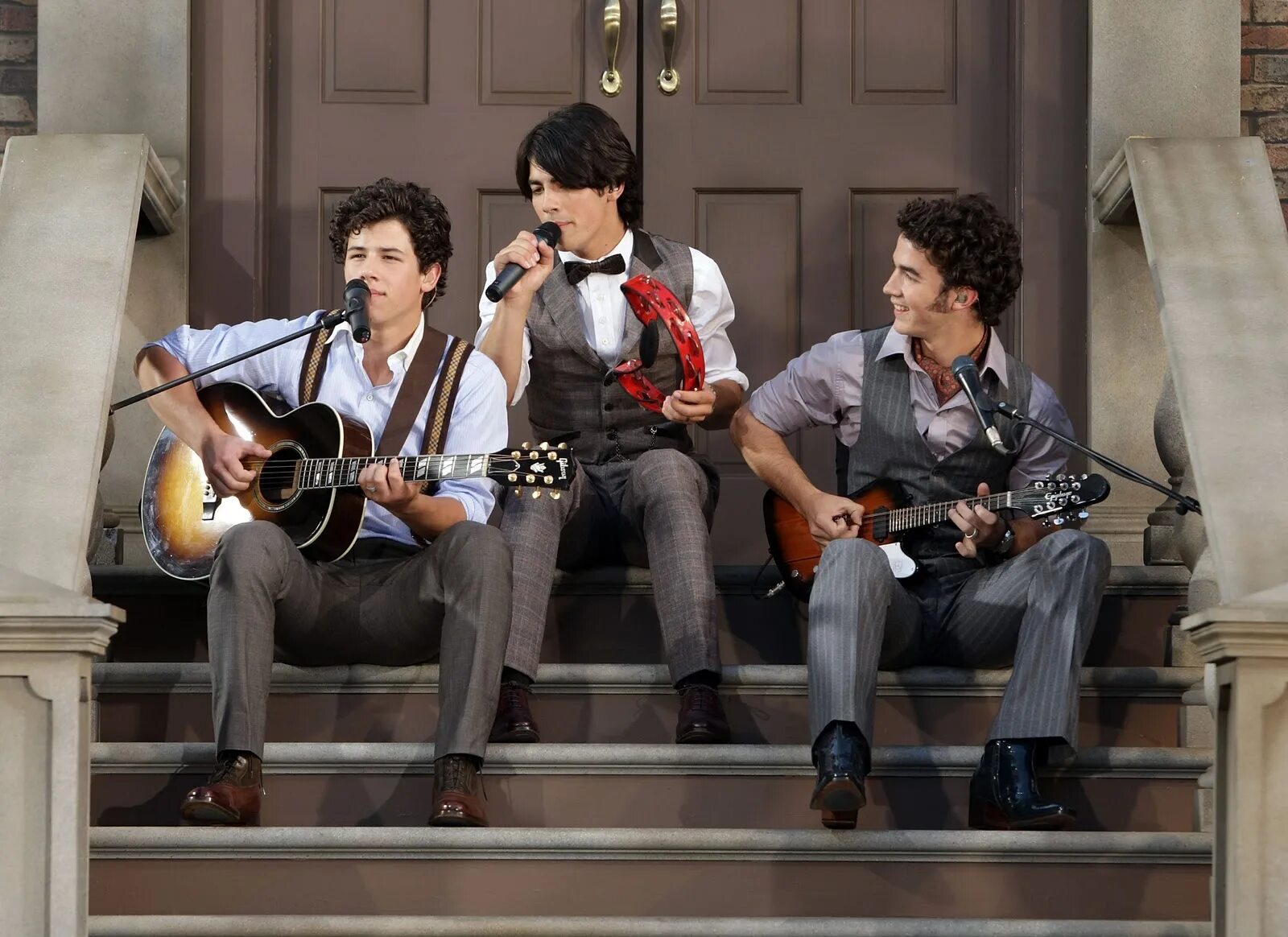 Because we are brothers. Братья Джонас 2007. Группа Jonas brothers. Джонас 2008. Jonas brothers Photoshoot 2007.