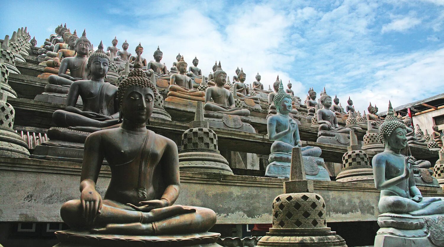 Церковь в шри ланке. Шри Ланка храм Гангарамая. Храм Будды Коломбо Шри Ланка. Будда Гангарамайя Коломбо. Индийский храм в Коломбо Шри Ланка.