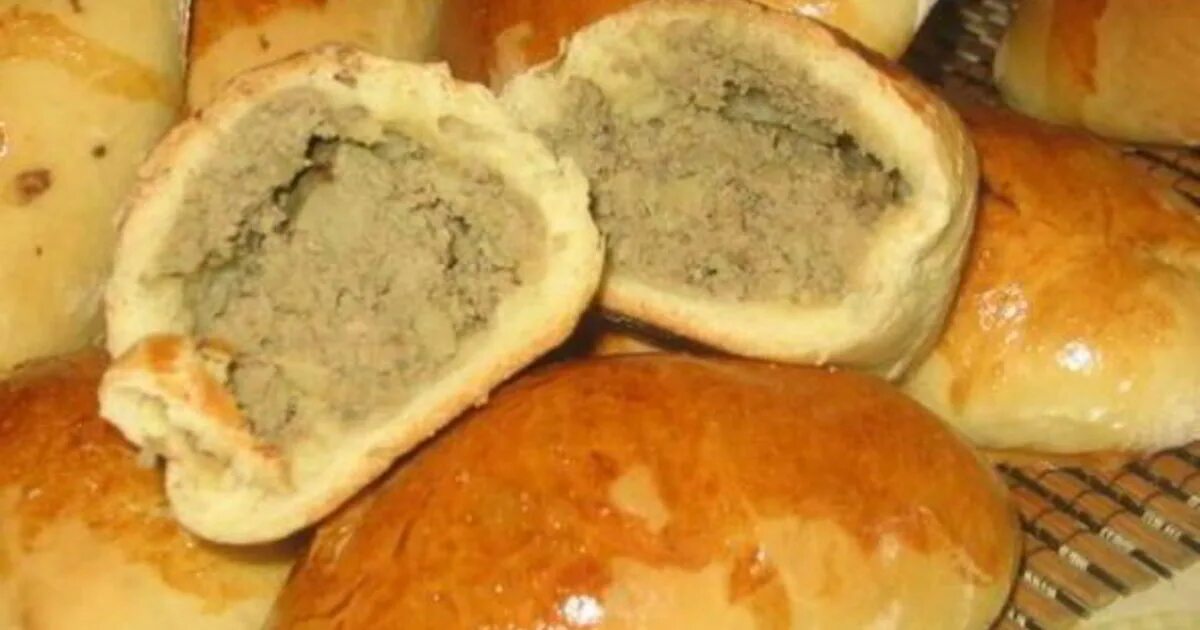 Пирожки с печенью. Пирожки печеные с печенью. Пирожки с печенкой. Пирожки с куриной печенкой. Пирожки с печенью в духовке.