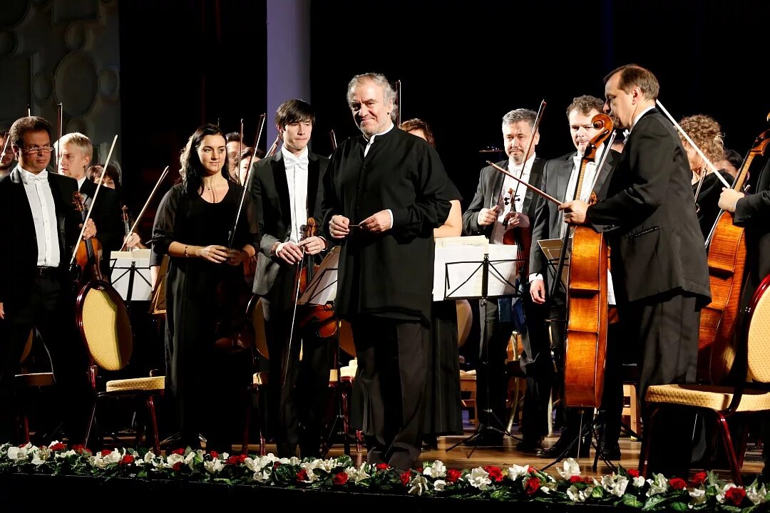 Джон элиот гардинер. Василий петренко дирижер. Московский академический хор минина. Спиваков 2022. Дирижер василий петренко дети.