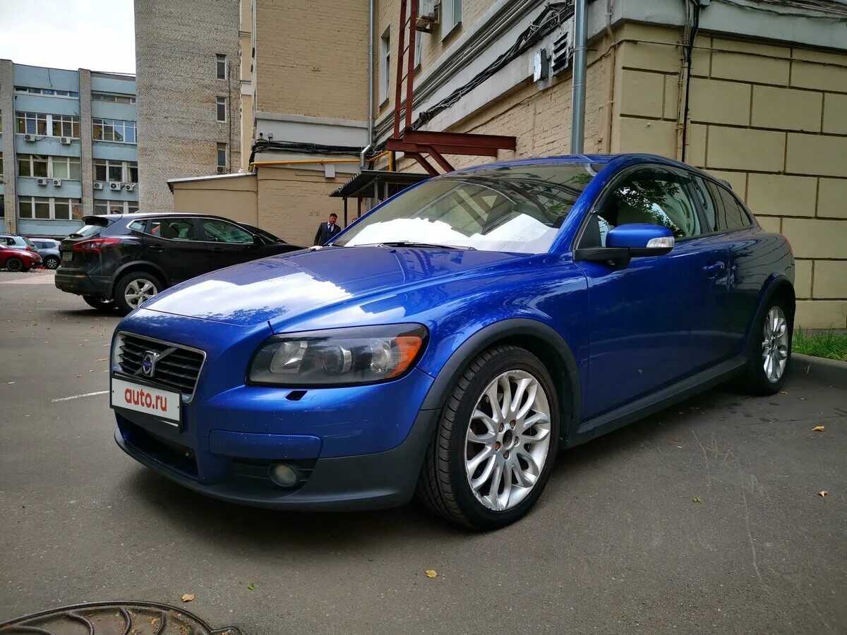 Сини 30. Volvo c30 голубая. Volvo c30 синяя. Вольво с 30 голубая. Volvo с30 голубая.