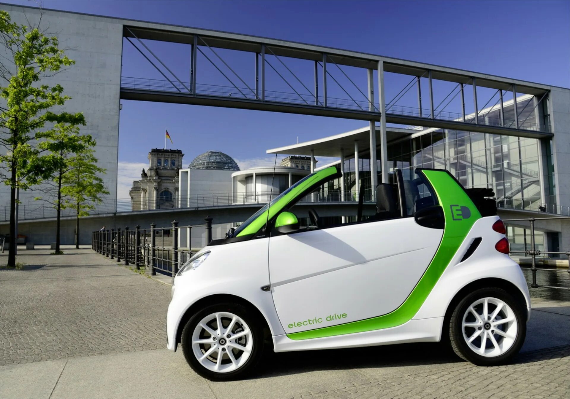Электрокар смарт. Smart Fortwo электро. Smart Fortwo Cabrio Electric. Smart Fortwo Electric Drive.