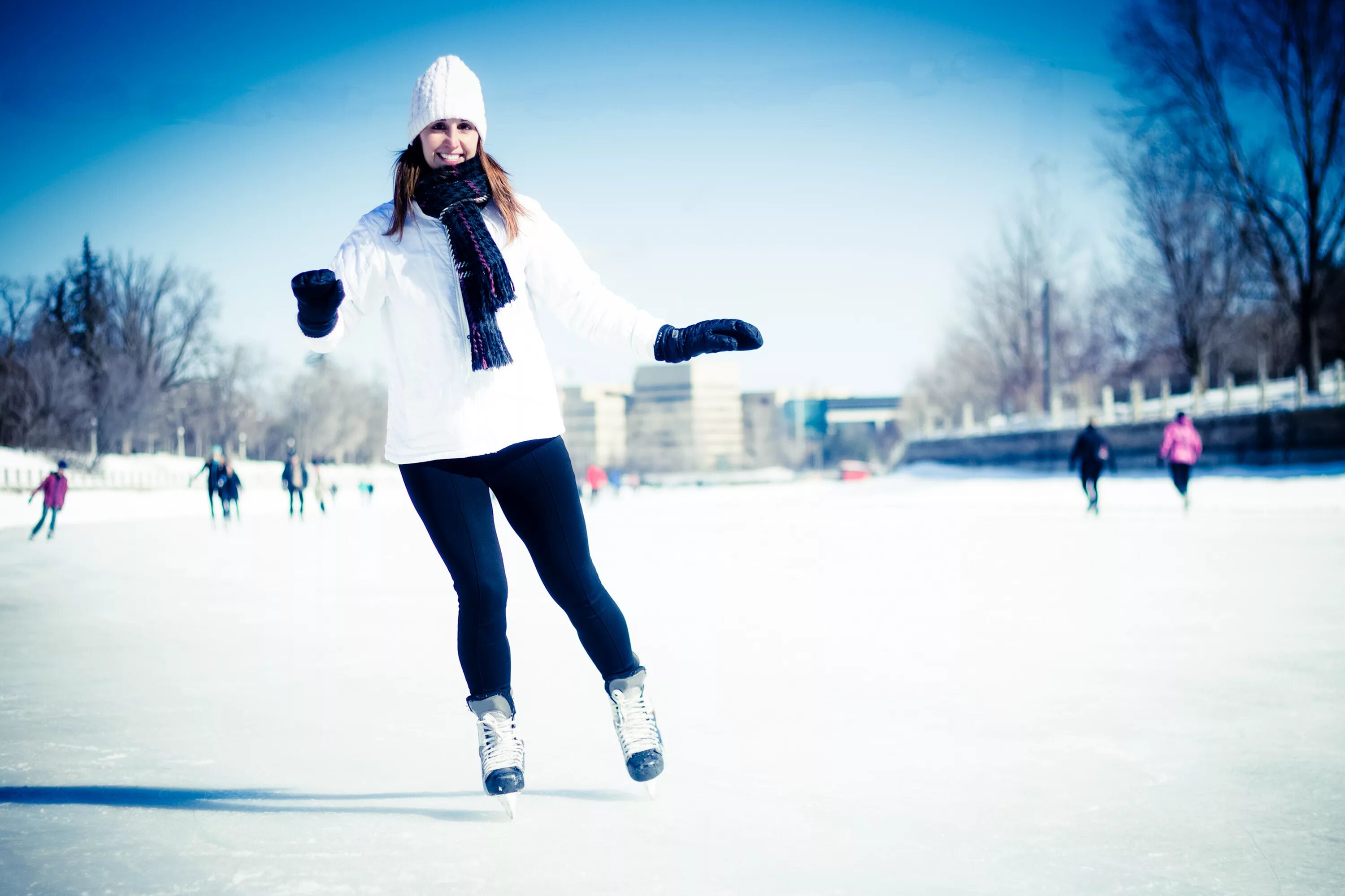 Катание на коньках. Каток коньки. Девушка на катке. Кататься. She likes skating