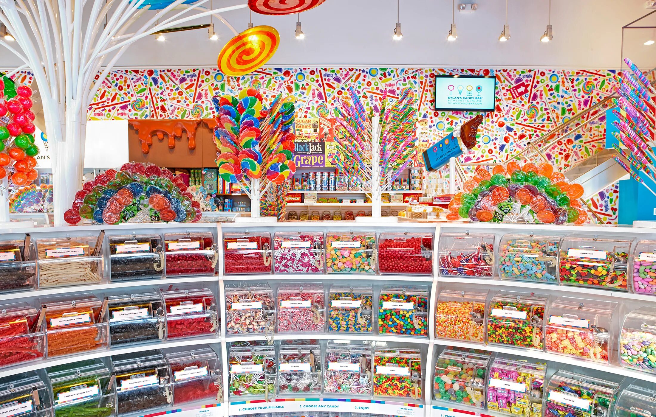 Магазин конфет Dylan's Candy Bar. Конфетный магазин (Майами-Бич, США). Конфетный магазин Дилан Лорен. Витрина магазина сладостей. Candy shop junior charles