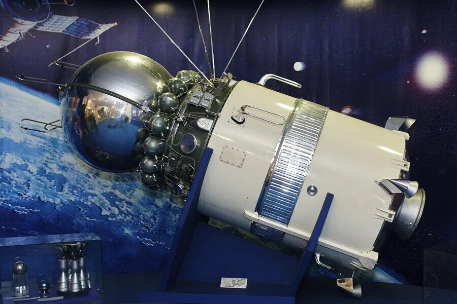 Как называлась первая российская пилотируемая станция. Космический аппарат Гагарина Восток-1. Королев косми́ческий кора́бль «Восто́к-1». Биоспутник космос 110. Первый пилотируемый космический корабль Восток-1.