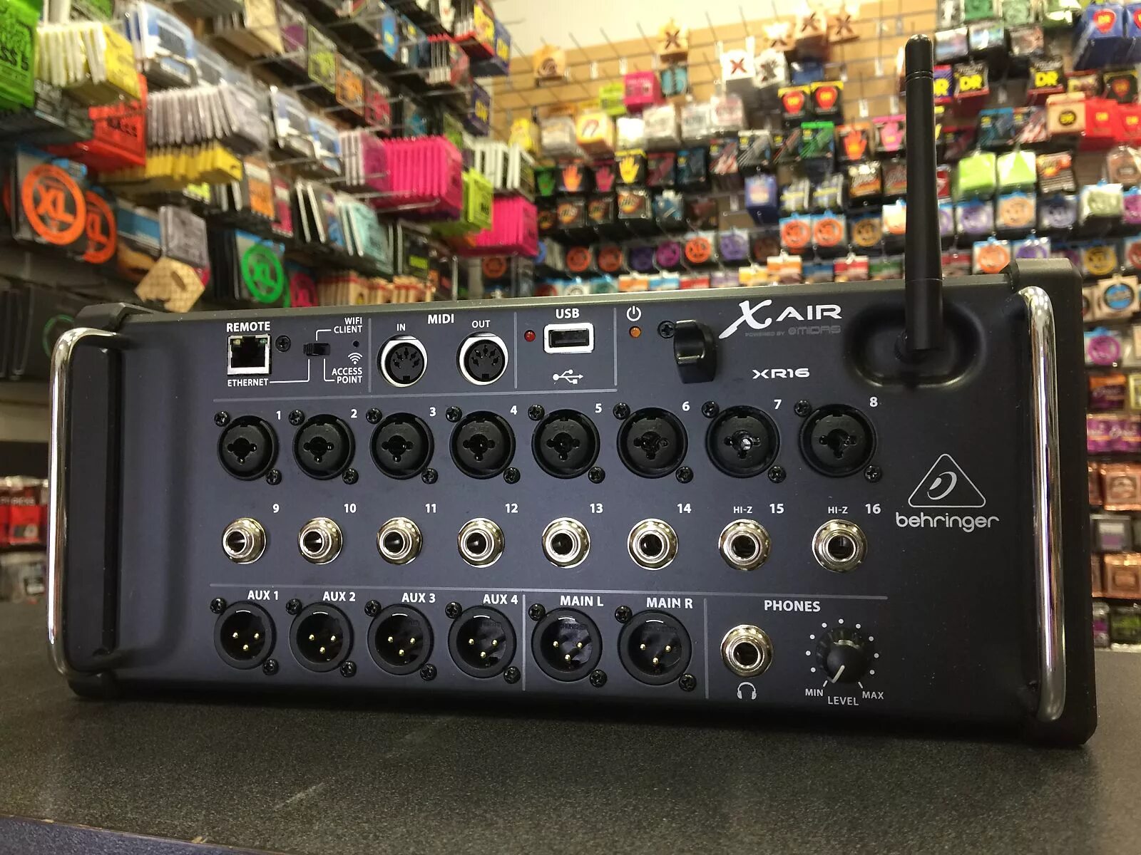 Цифровой пульт behringer xair x18. Цифровой микшер behringer xr16. Behringer xr18 крепеж. X air 16. Цифровой микшерный пульт behringer xr16.