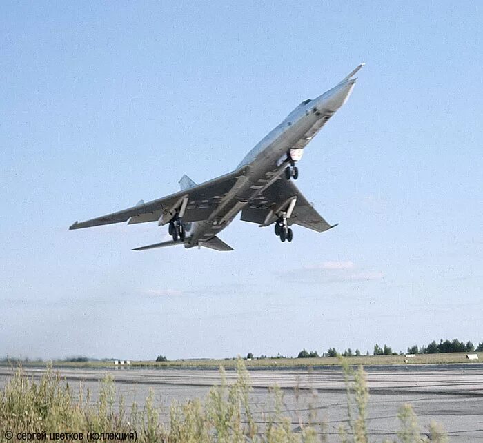 дальняя авиация какие самолеты. бомбардировщик дальней авиации россии ту 95. стратегические бомбардировщики россии ту 160. дальняя авиация какие самолеты. ту-160 и ту-22м3.