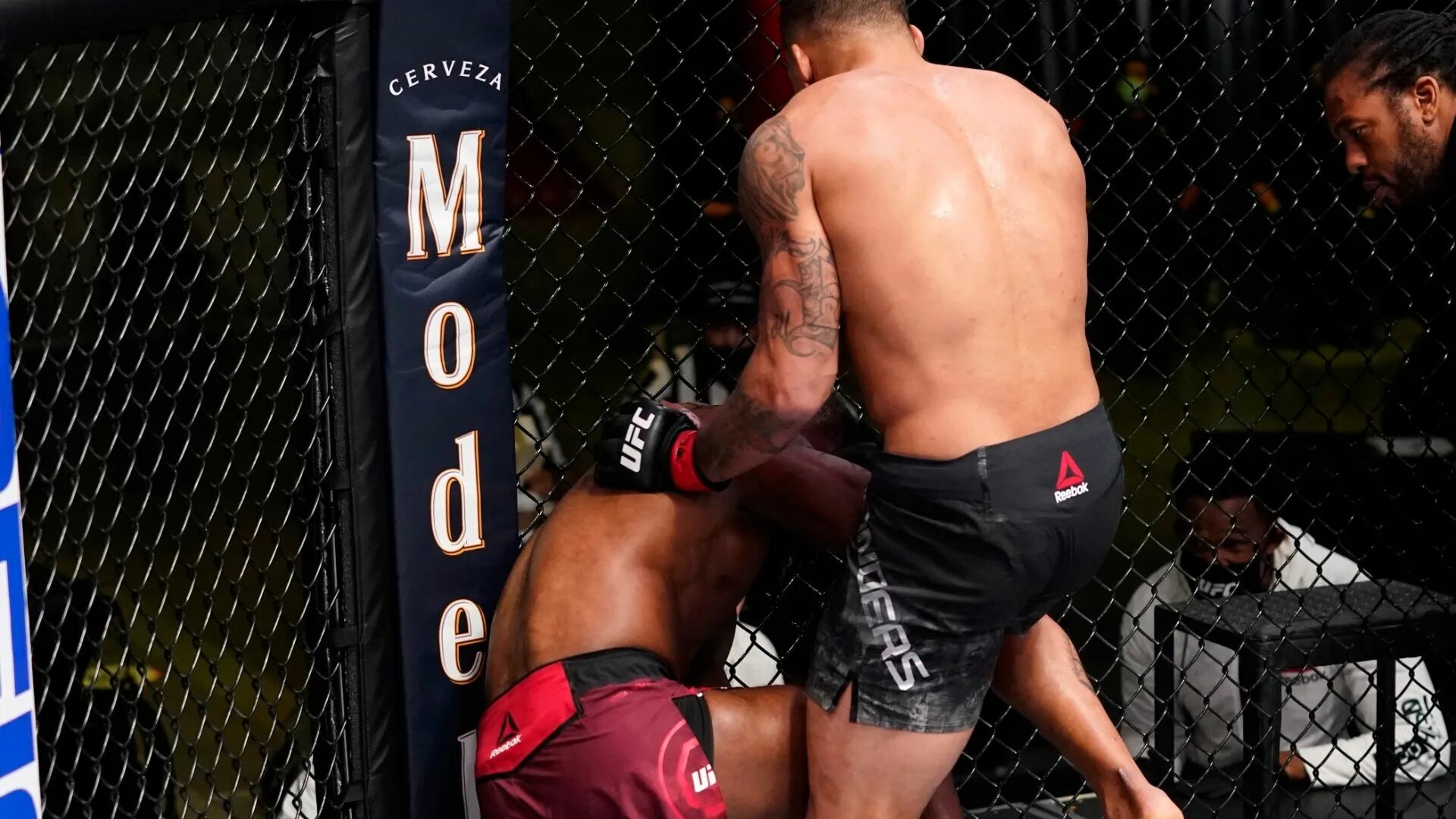 Юфс фрэнсис нганну. Пётр ян стерлинг бой. Бой через 2 недели. Джерри форрест. Jermaine franklin boxer.