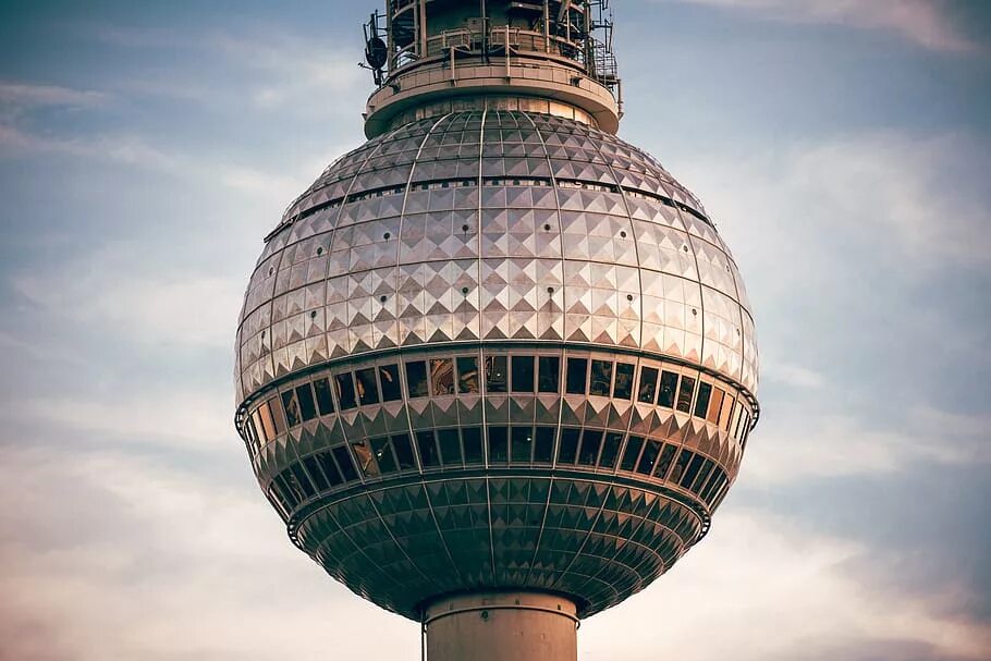 Round building. Круглое здание. Круглые здания архитектура. Круглая башня. Современные круглые здания.