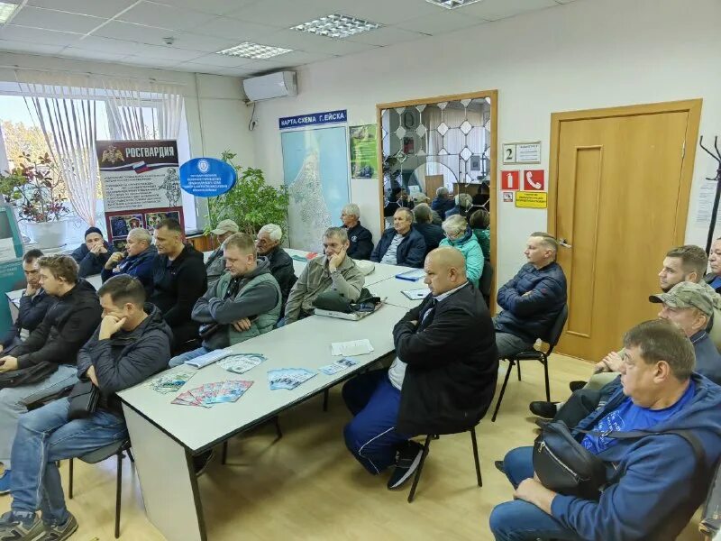 Ейск биржа труда. Бубенников художник. Круглый стол 18. День открытых дверей казань. Центр занятости ейск.