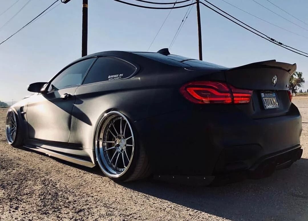 Bmw черная матовая. BMW m4 f82 Black Matte. BMW f82 m4 Black Matt. BMW m4 f82 черная матовая. БМВ м4 черная матовая.