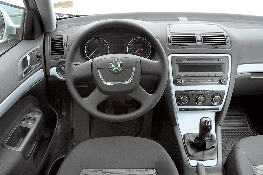 А5 на механике. Skoda Octavia a5 2008 салон. Skoda Octavia a5 Interior.