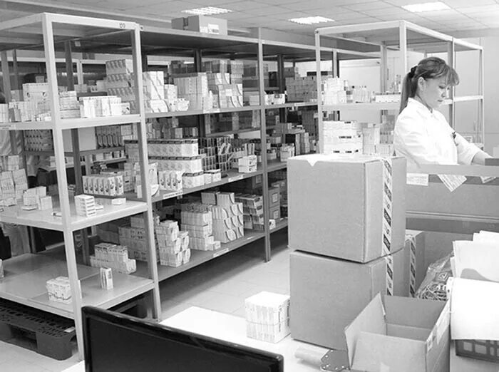 требуется фармацевт в аптеку. аптека 36. фармацевт эстетика. провизор в аптеке. фармацевт.