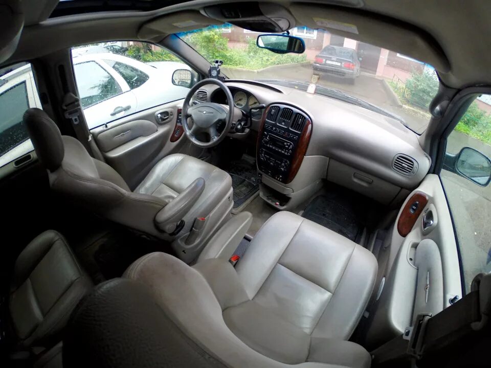 Chrysler town country салон. Крайслер таун кантри салон. Chrysler town and country, 2012 салон. Крайслер таун кантри 2020. Chrysler town country 2023.