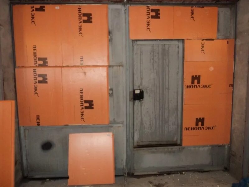 теплоизоляция стен изнутри пеноплексом. утеплить гаражные ворота пеноплексом. утепление стен гаража изнутри пеноплексом. пеноплекс гараж утепление. пеноплекс в гараже.