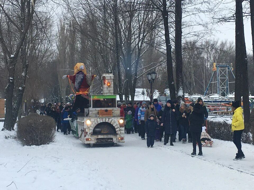 Масленица в автозаводском парке нижний. Нижний парк Липецк Масленица зима. Масленица в 2024 в Липецке Нижний парк фото. Липецк сжигание чучела. Масленица в 2023 Липецк Нижний парк фото.