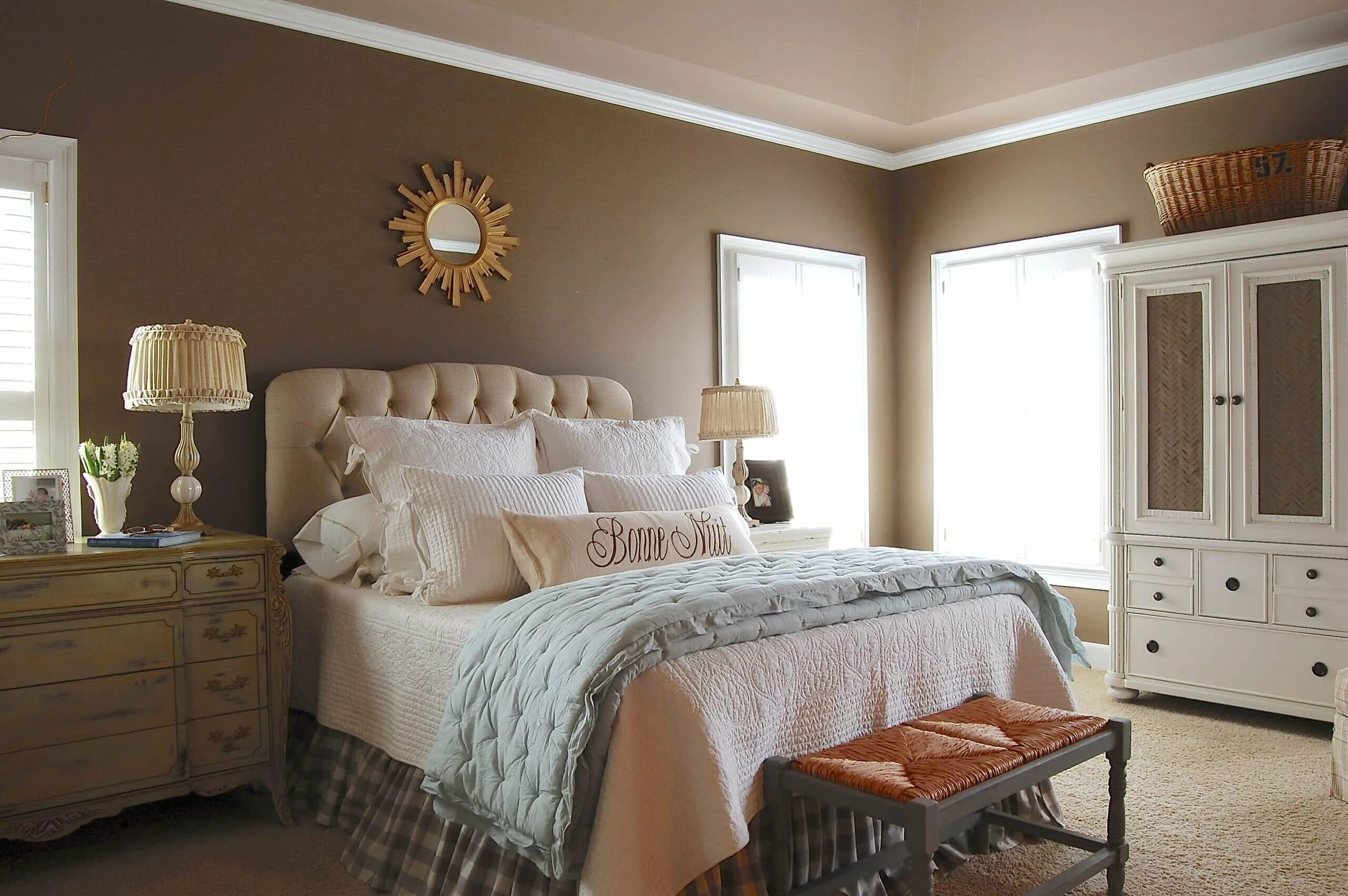 Тона для спальни. Тона для спальни. Цвет стен в спальне. Спальня в кремовых тонах. Спальня в теплых тонах.