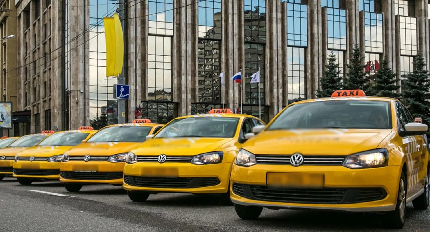 Такси мкад. Таксопарк такси Москва. Московское такси. Таксопарки Москвы. Автомобили в Москве.