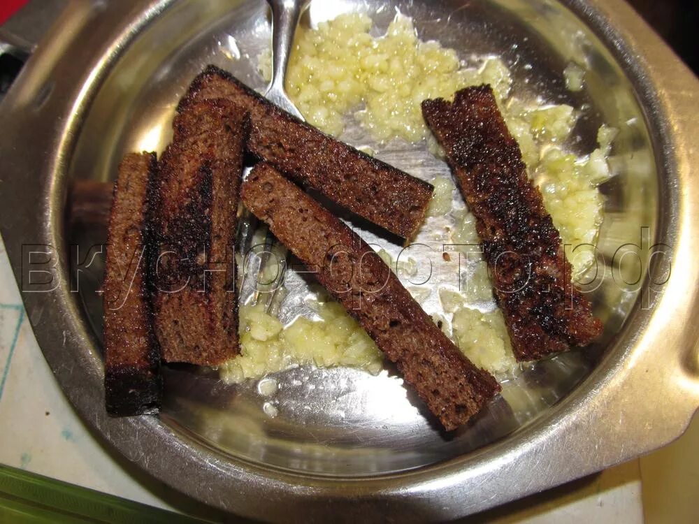 как сделать черный чесночный хлеб