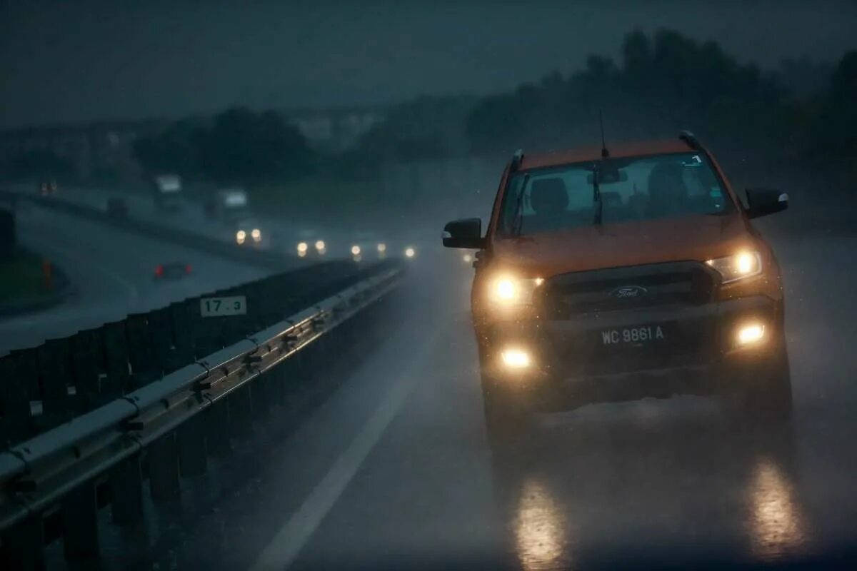 Driver rain. Драйв Рейн. Car Driving in the Rain. Drive when raining.