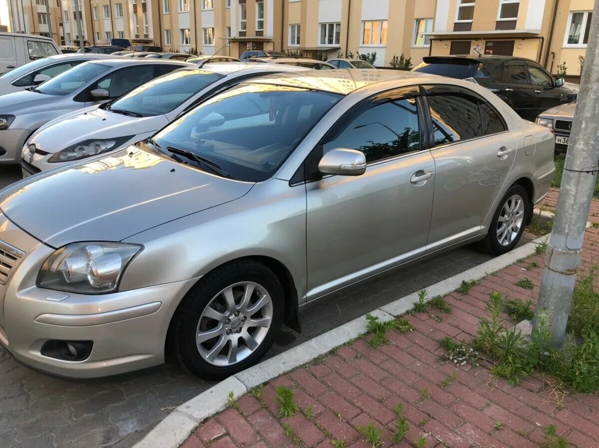 Почему на тойоте авенсис. Toyota Avensis 2007 серебристый. Toyota Avensis 2. Тойота Авенсис 2004 механика 2. Тойота Авенсис 1.8 механика.