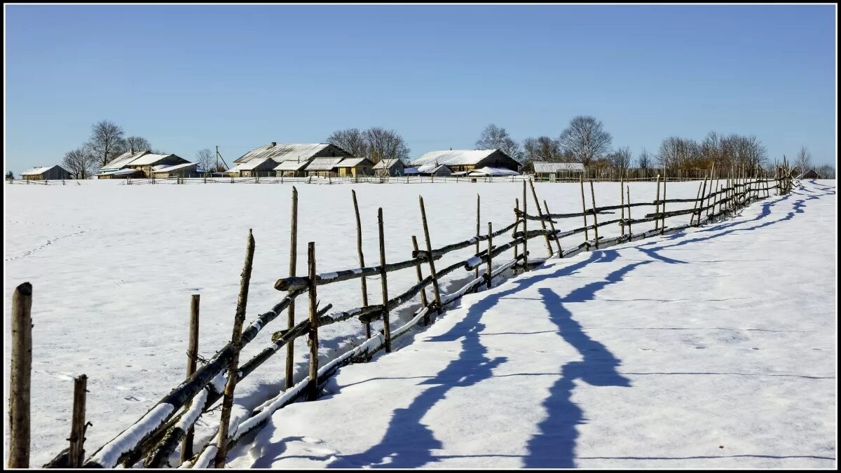 Околица деревни зимой. Деревня весной. Март village