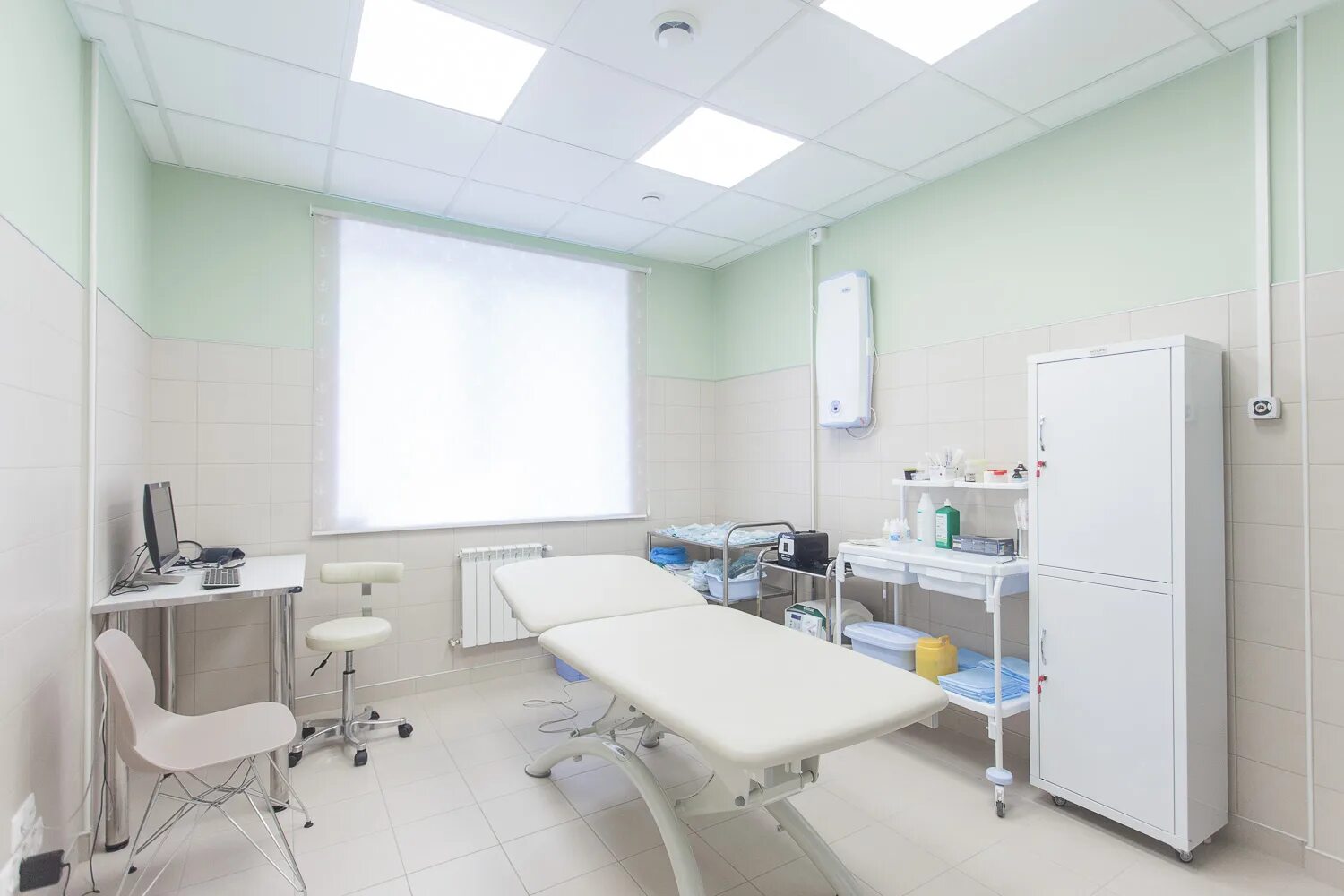 Клиника доктор сан пермь горького 83. Манипуляционная в больнице что это. Манипуляционная в больнице что это. Физиологическое акушерское отделение. Манипуляционная комната.
