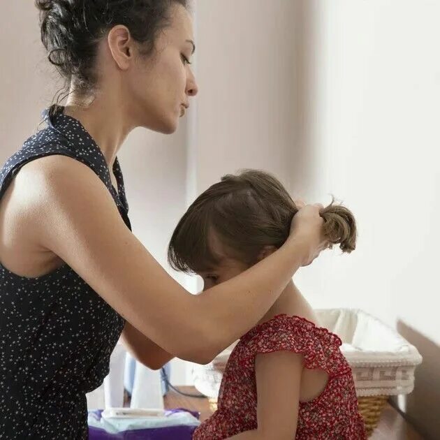 Спанк дочери. Spanking дочки. Мачеха наказывает дочь. Joslyn james мачеха. Прически для мамы и дочки.