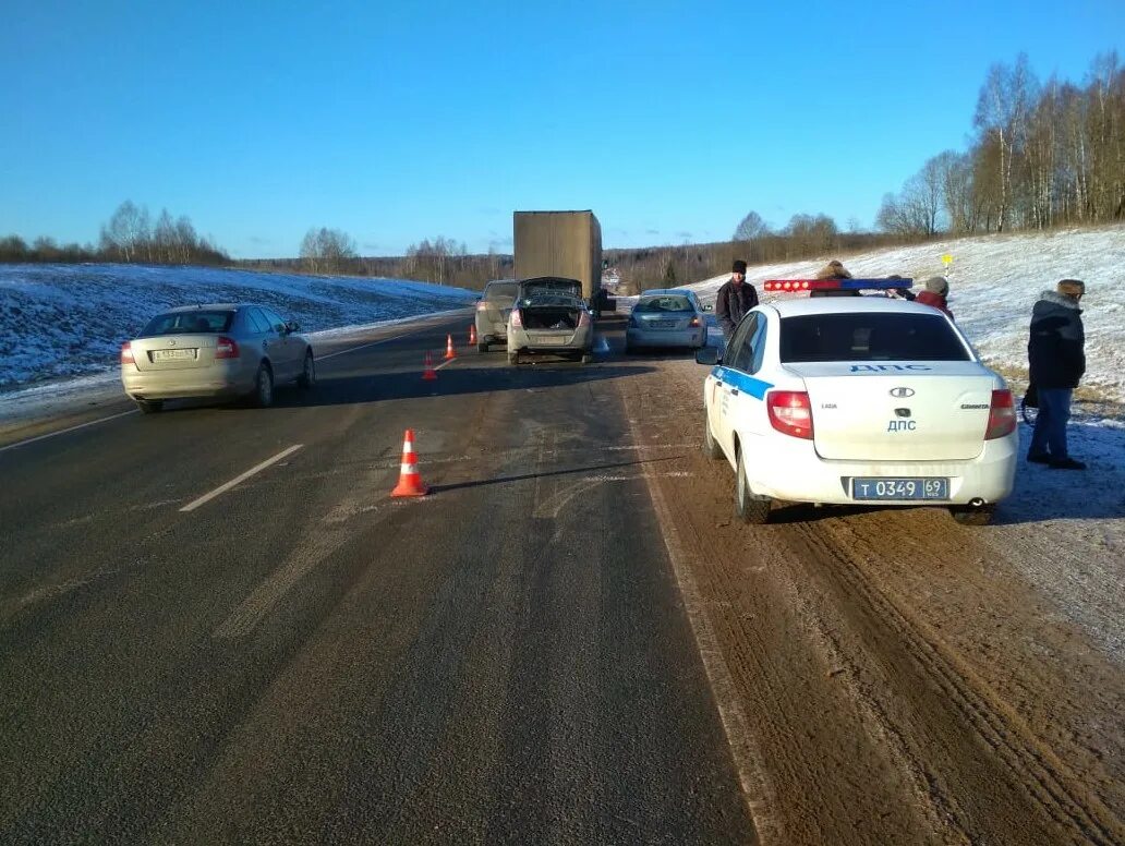 Авария маршрутки в подмосковье. Авария в волоколамску автобус. Дтп м9 сегодня. Трасса м9. Авария автобуса в московской области.