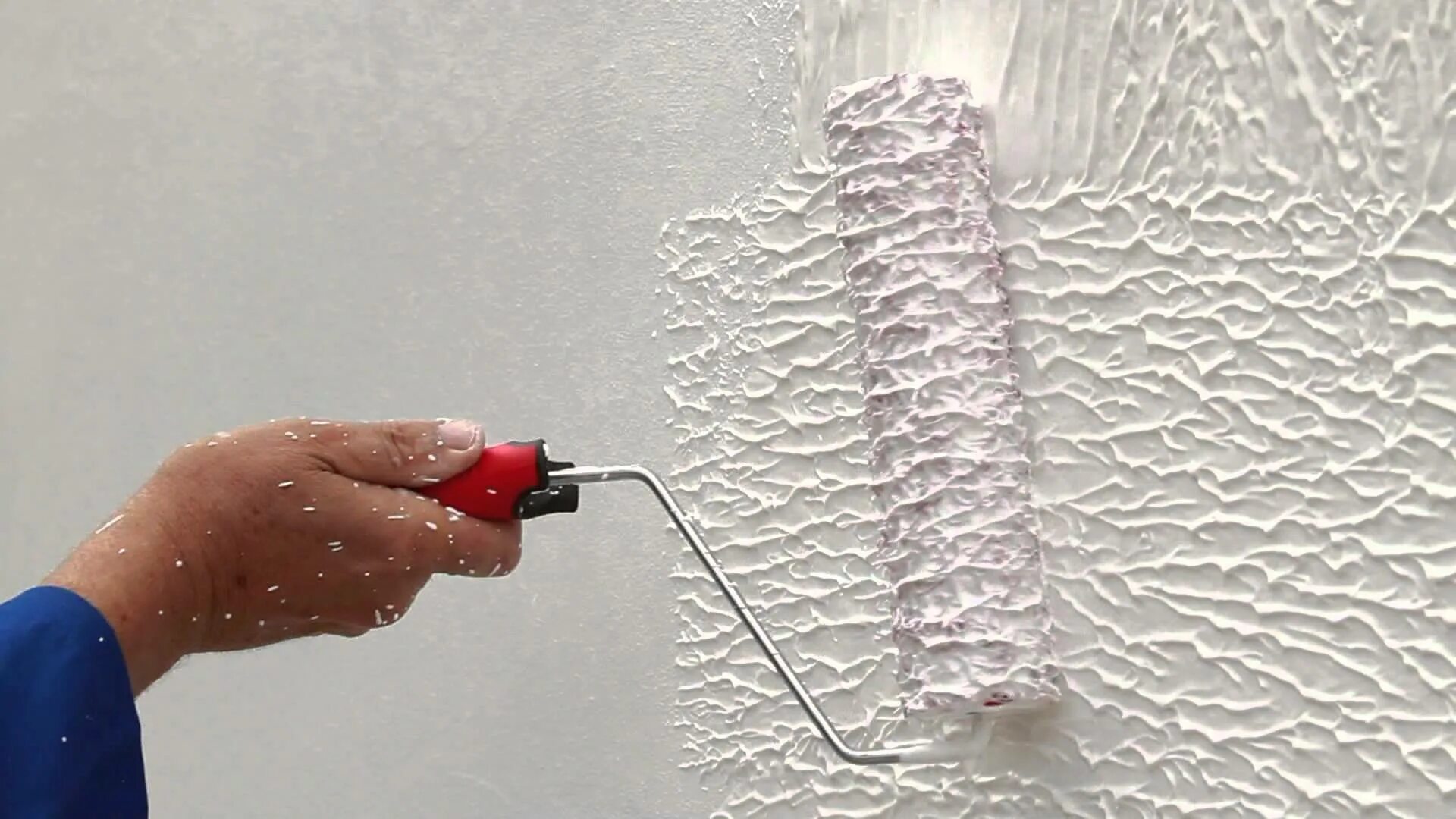 На шпаклевку можно наносить штукатурку. Фактурная шпаклевка валиком. Декоративная шпатлевка для стен. Узоры шпаклевкой на стенах. Структурная краска.