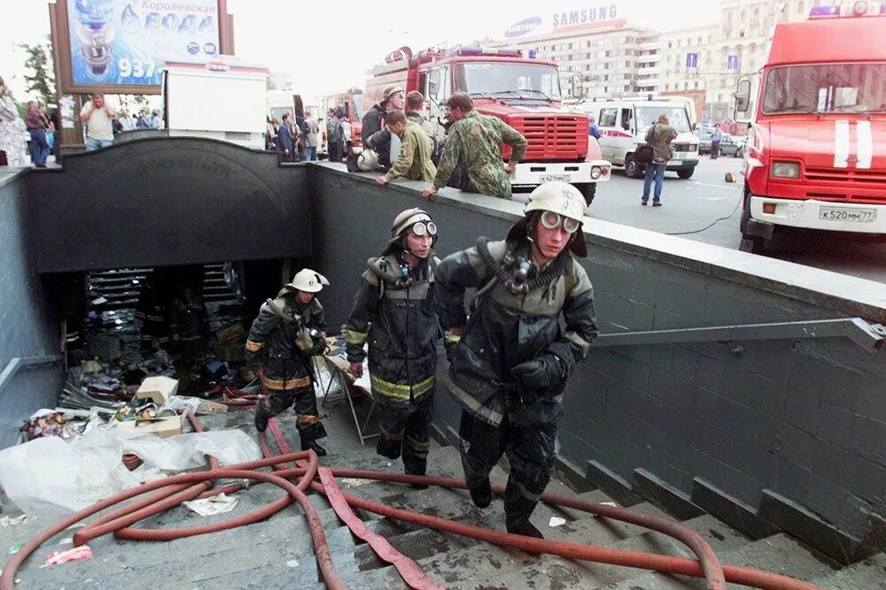 Теракты в москве за последние 10 лет. Теракт 8 августа 2000 года на Пушкинской площади. Взрыв в Московском метрополитене (2000). 8 Августа 2000 года: взрыв в подземном переходе на Пушкинской площади.. Теракт в подземном переходе на Пушкинской площади в Москве (2000).