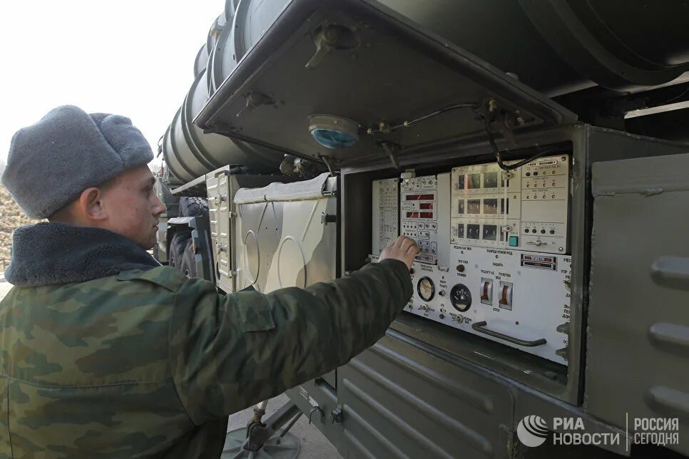 Вс рф 11.02 1993 n 4462 1. Пульт управления c-400 ПВО. Пульт управления c-500 ПВО. Кабина боевого управления с 300 ПВО. С-400 Триумф кабина.